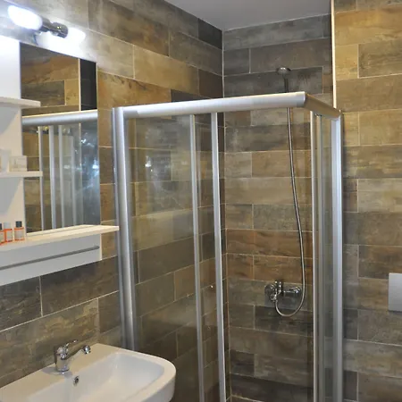 Adams Apartmanhotel *